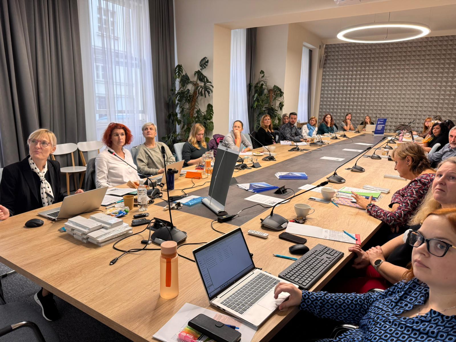 Kulatý stůl - 23.10.2025 - Ilustrační obrázek