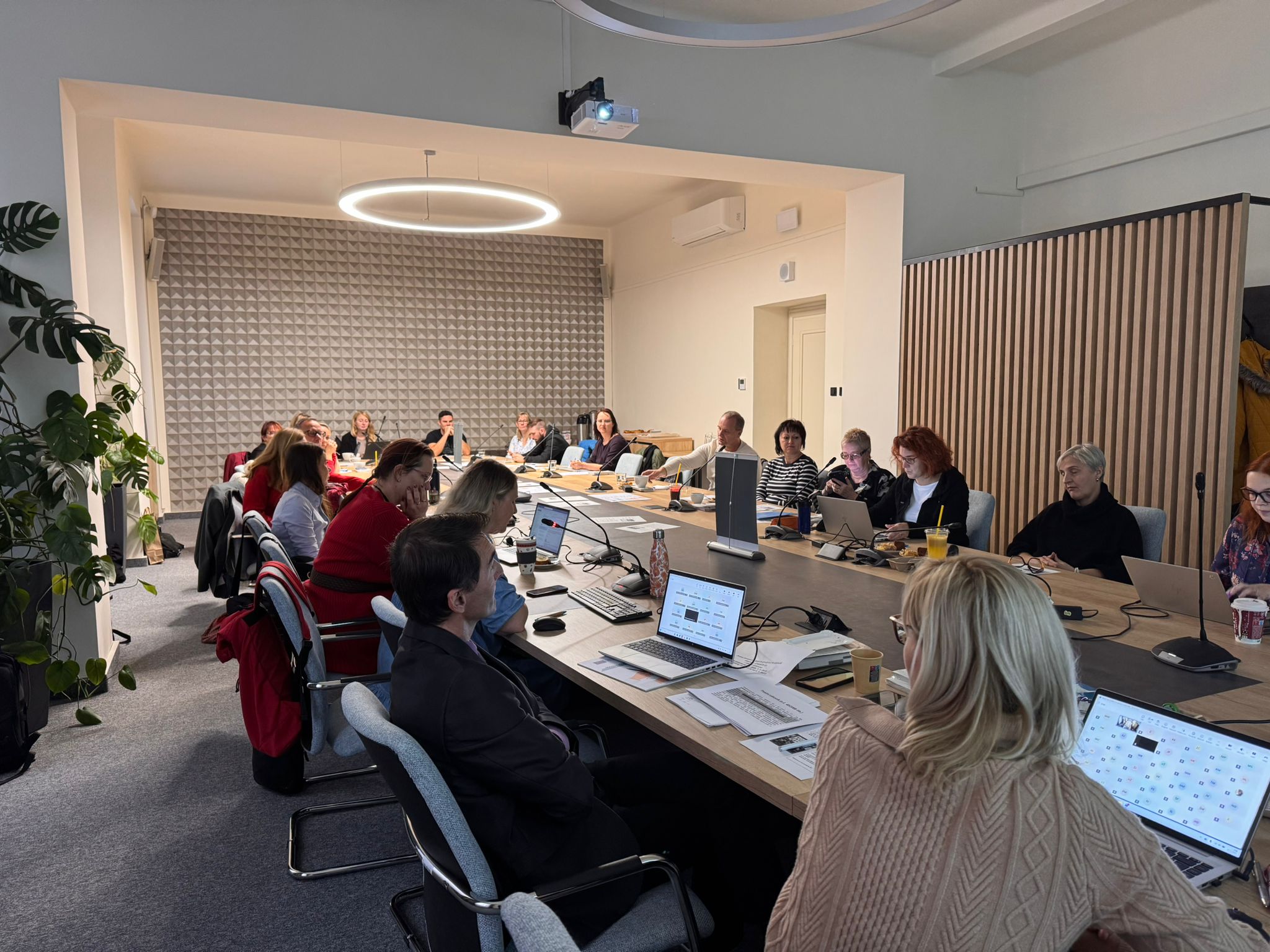 Kulatý stůl - 25.11.2025 - Ilustrační obrázek